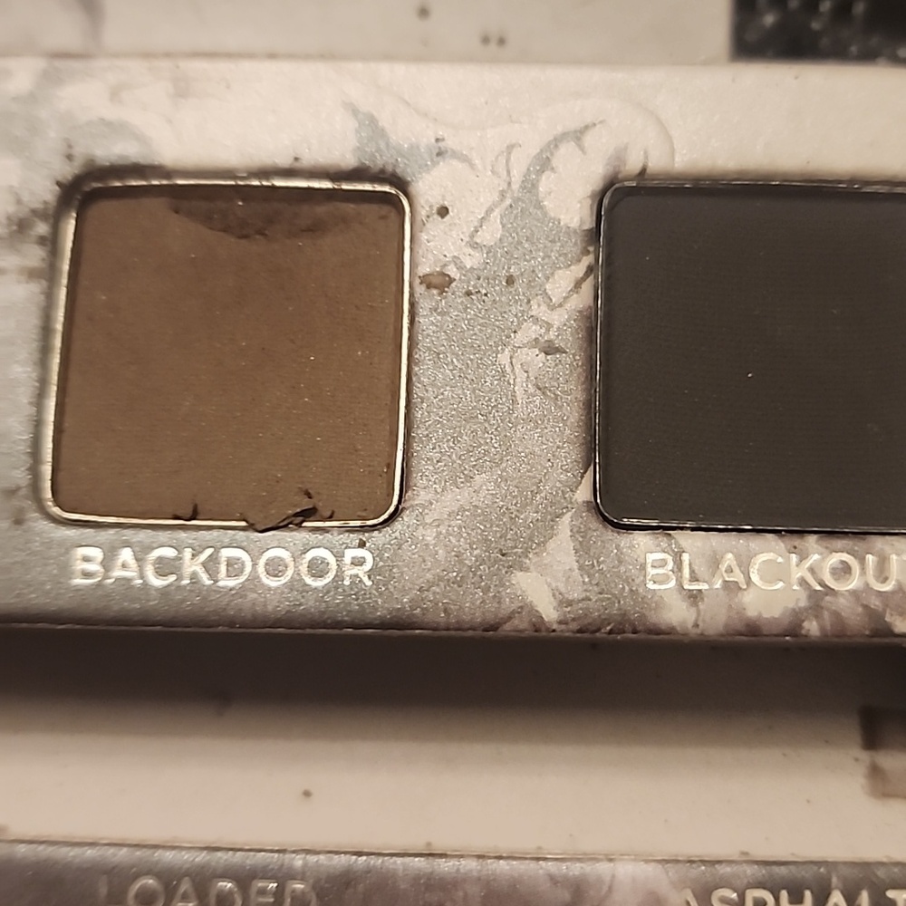 Urban DECAY SMOKED EYE PALLETE - Picture 3 of 5